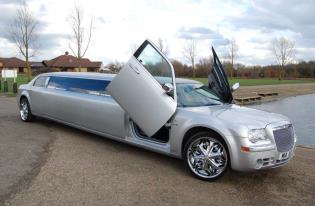 CHRYSLER C300 LIMO HIRE KINGS LYNN